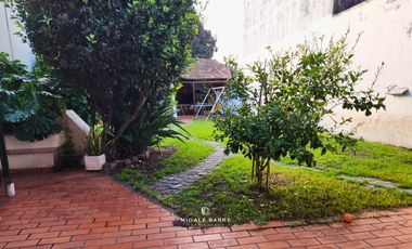 Casa en Venta en Munro - cochera, jardin y quincho.
