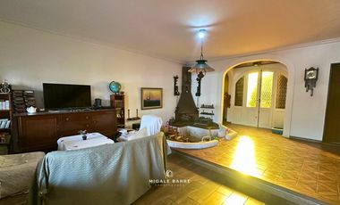 Casa en Venta en Munro - cochera, jardin y quincho.