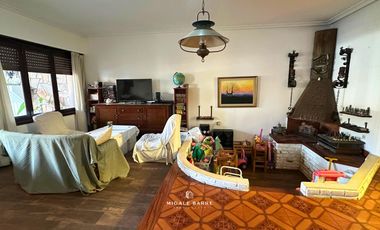 Casa en Venta en Munro - cochera, jardin y quincho.