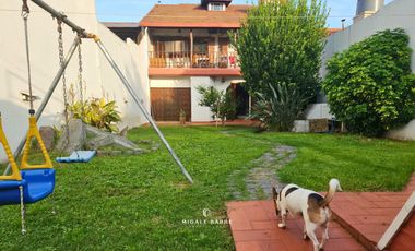 Casa en Venta en Munro - cochera, jardin y quincho.