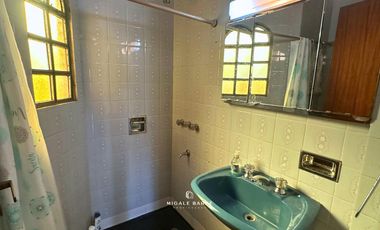 Casa en Venta en Munro - cochera, jardin y quincho.