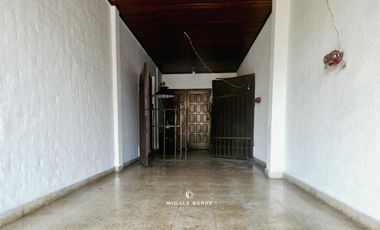 Casa en Venta en Munro - cochera, jardin y quincho.