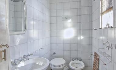 Casa martínez 2 cuadras de avenida 3 dormitorios escritorio playroom jardin cochera