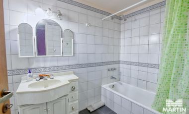 Casa martínez 2 cuadras de avenida 3 dormitorios escritorio playroom jardin cochera