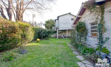 Casa martínez 2 cuadras de avenida 3 dormitorios escritorio playroom jardin cochera