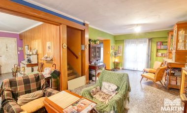 Casa martínez 2 cuadras de avenida 3 dormitorios escritorio playroom jardin cochera