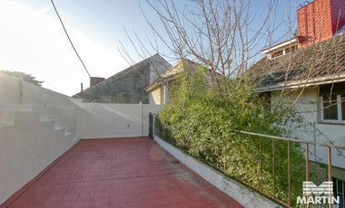 Casa martínez 2 cuadras de avenida 3 dormitorios escritorio playroom jardin cochera