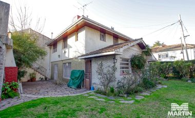 Casa martínez 2 cuadras de avenida 3 dormitorios escritorio playroom jardin cochera