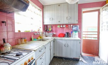 Casa martínez 2 cuadras de avenida 3 dormitorios escritorio playroom jardin cochera