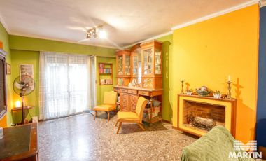 Casa martínez 2 cuadras de avenida 3 dormitorios escritorio playroom jardin cochera