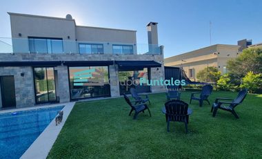 Hermosa Casa en Barrio Lagos de Canning con 5 dormitorios y piscina