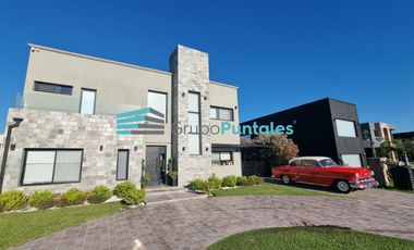 Hermosa Casa en Barrio Lagos de Canning con 5 dormitorios y piscina