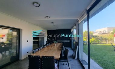 Hermosa Casa en Barrio Lagos de Canning con 5 dormitorios y piscina