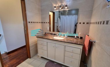 Casa en venta con 3 dormitorios en Turdera Apta Crédito muy buen estado