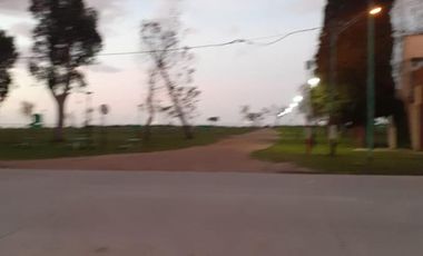 Casa en venta - 2 dormitorios 2 baños - jardín - 177.72mts2 - Punta Lara, Ensenada