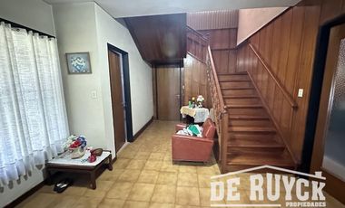 Casa sobre 2 lotes a 1 cuadra y media de Monteagudo