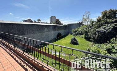 Casa sobre 2 lotes a 1 cuadra y media de Monteagudo