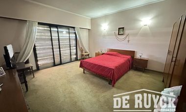 Casa sobre 2 lotes a 1 cuadra y media de Monteagudo