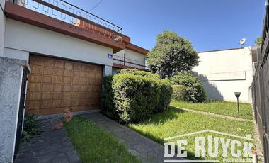 Casa sobre 2 lotes a 1 cuadra y media de Monteagudo