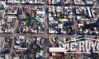 Casa sobre 2 lotes a 1 cuadra y media de Monteagudo