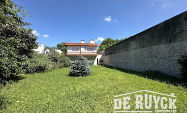 Casa sobre 2 lotes a 1 cuadra y media de Monteagudo