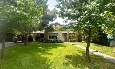 APTO CREDITO Casa en Venta 4 dormitorios   playroom oportunidad en Maschwitz Privado