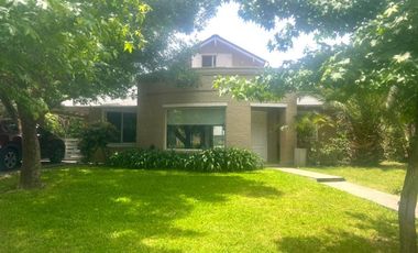 APTO CREDITO Casa en Venta 4 dormitorios   playroom oportunidad en Maschwitz Privado