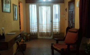Casa en venta - 3 Dormitorios 2 Baños - Local - Cochera - 317Mts2 - Magdalena