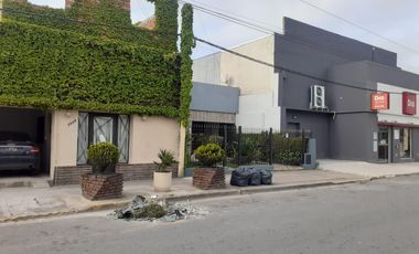 Casa en venta - 3 Dormitorios 2 Baños - Local - Cochera - 317Mts2 - Magdalena