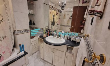 Excelente piso en el centro de Monte Grande de 5 ambientes y hermosas vistas a la plaza