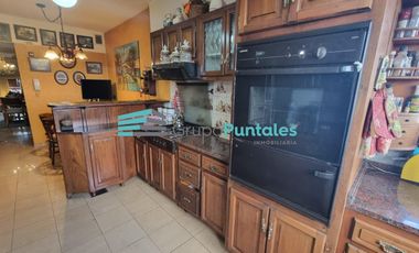 Excelente piso en el centro de Monte Grande de 5 ambientes y hermosas vistas a la plaza