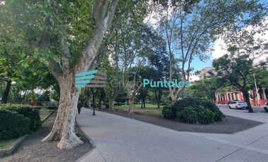 Excelente piso en el centro de Monte Grande de 5 ambientes y hermosas vistas a la plaza