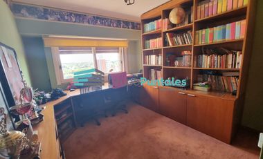 Excelente piso en el centro de Monte Grande de 5 ambientes y hermosas vistas a la plaza