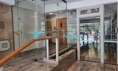 Excelente piso en el centro de Monte Grande de 5 ambientes y hermosas vistas a la plaza