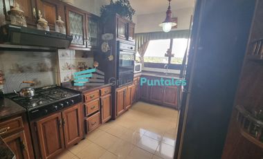 Excelente piso en el centro de Monte Grande de 5 ambientes y hermosas vistas a la plaza