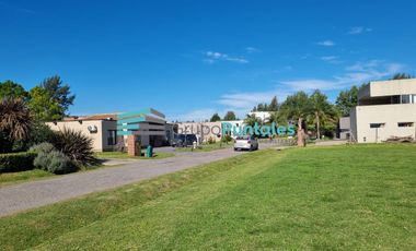 Terreno de 1132 Mts2 en Barrio Malibu eb Canning, con derechos de construcción pagos y plano para casa de 284 Mts2