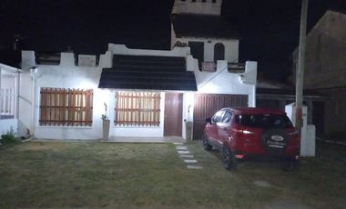 Casa en venta - 4 Dormitorios 3 Baños - 200Mts2 - Santa Clara del Mar