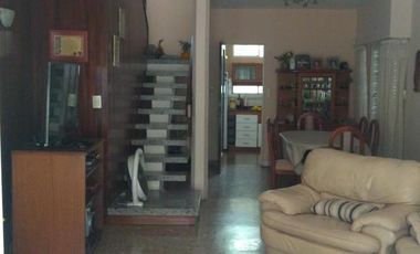 CASA EN VENTA. ADROGUE