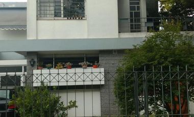 CASA EN VENTA. ADROGUE