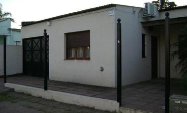 Casa en venta - 3 Dormitorios 1 Baño - Cochera - 400Mts2 - San Andrés de Giles