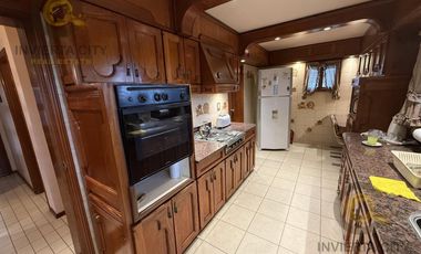 Imponente casa esquina en Cofico en venta y alquiler Apta uso Comercial