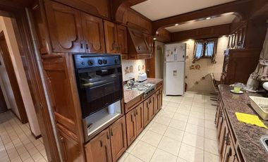 Imponente casa esquina en Cofico en venta y alquiler Apta uso Comercial