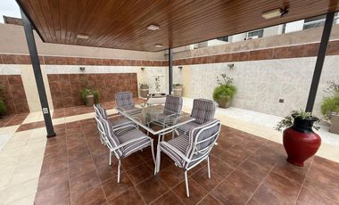 Imponente casa esquina en Cofico en venta y alquiler Apta uso Comercial