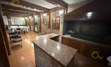 Imponente casa esquina en Cofico en venta y alquiler Apta uso Comercial