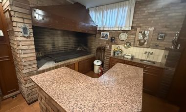 Imponente casa esquina en Cofico en venta y alquiler Apta uso Comercial
