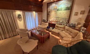 Imponente casa esquina en Cofico en venta y alquiler Apta uso Comercial
