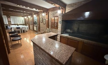 Imponente casa esquina en Cofico en venta y alquiler Apta uso Comercial