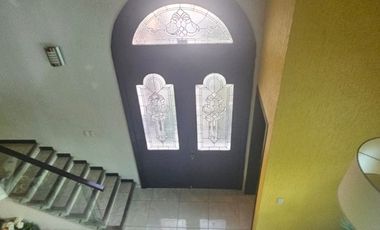 RESIDENCIA EN VENTA CON ALBERCA EN PORTON DE SANTA CLARA, AL NORTE DE AGS.