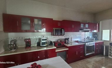 RESIDENCIA EN VENTA CON ALBERCA EN PORTON DE SANTA CLARA, AL NORTE DE AGS.
