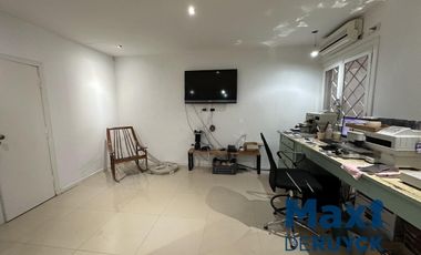 Casa moderna con galpón, Barrio Parque Calchaqui